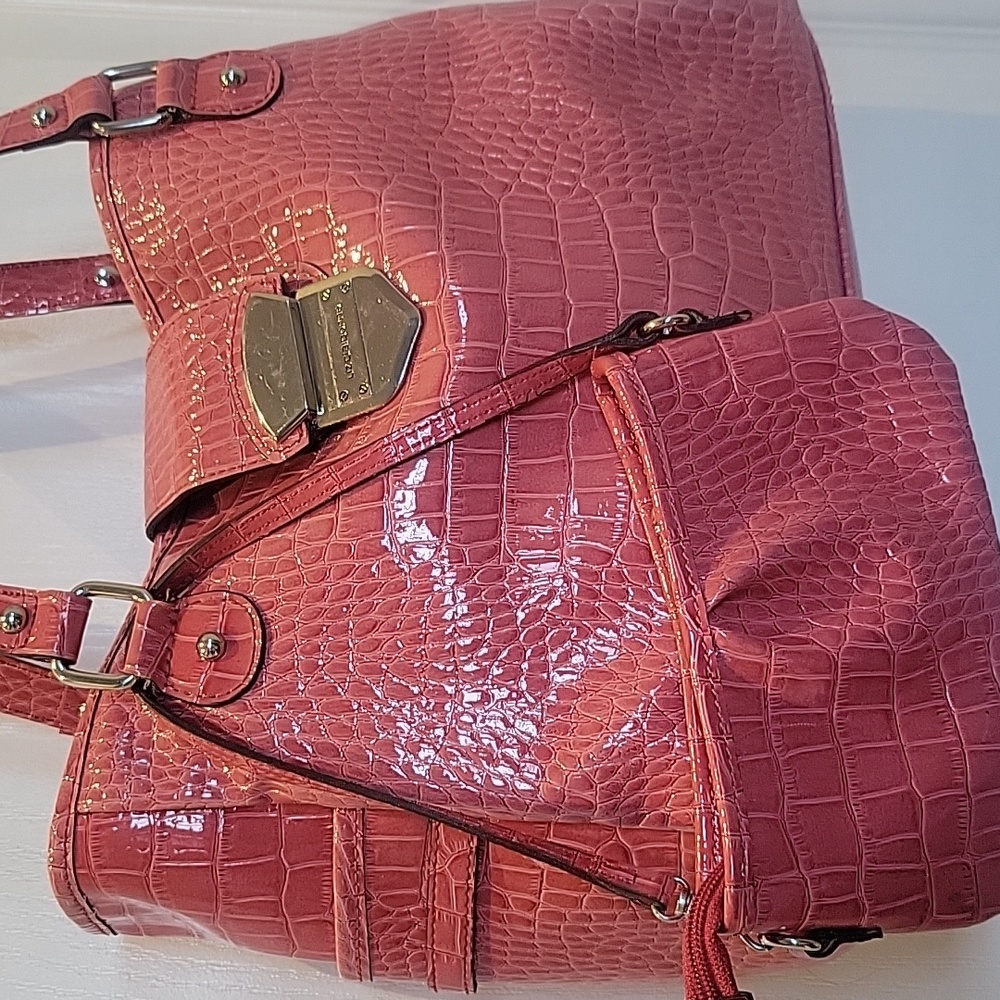 LIZ CLAIBORNE SAMON CRIC DESIGN HANDBAG & WRISTLET SET - Picture 3 of 12